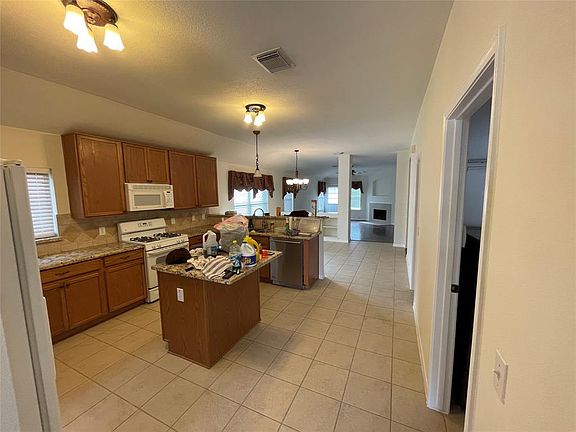 3rd image of 17419 Hoover Gardens Dr