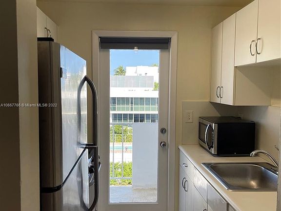 5th image of 240 Collins Ave APT 7E