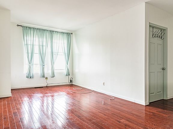 2nd image of 308 Marion St #2