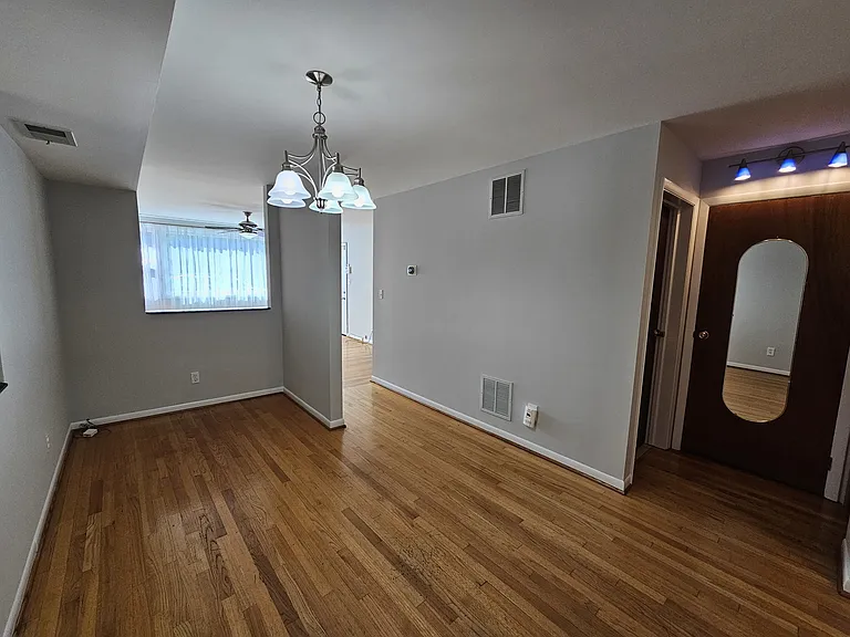 1140 W Barry Ave #1 — Photo 9