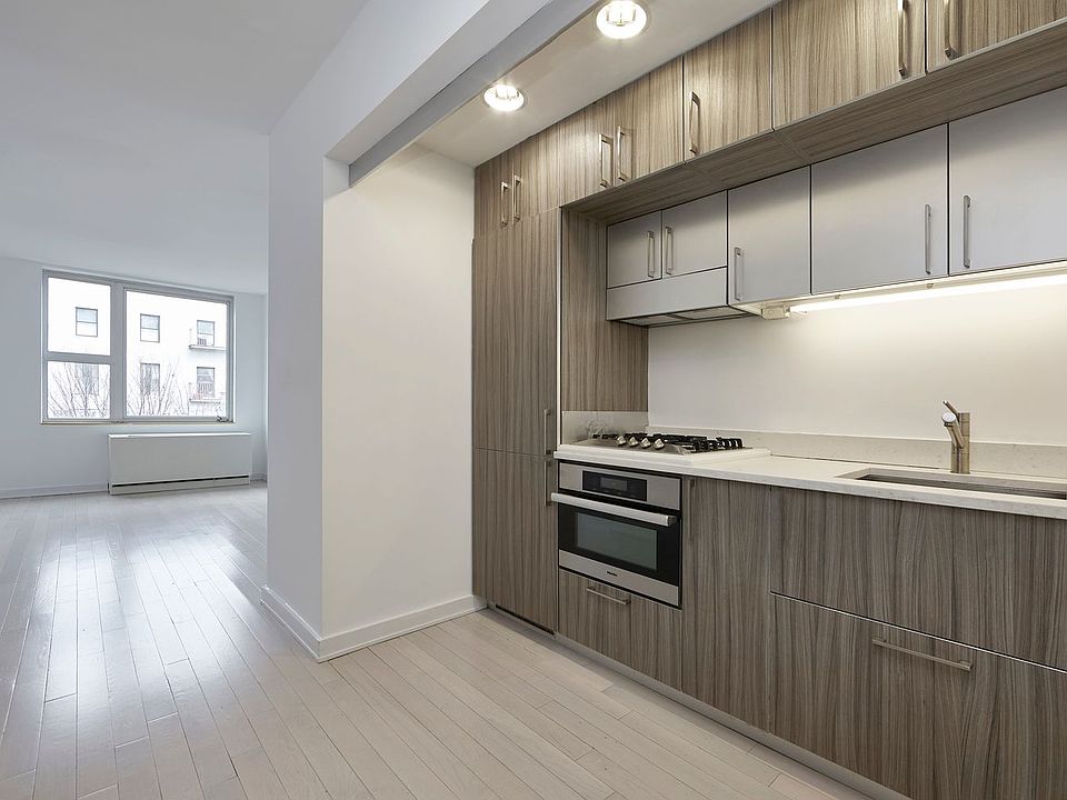 1st image of 250 Bedford Ave #129403