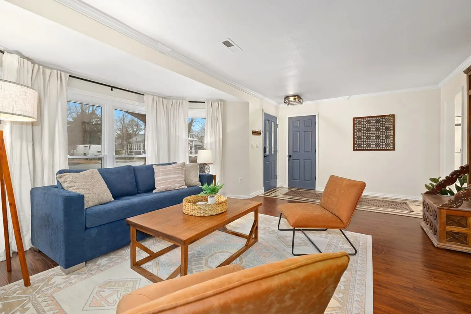 3 bed, 2.0 bath, 2271 sqft, $4,364 — Photo 4