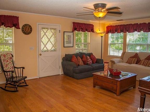 3rd image of 6825 Larkspur Ave