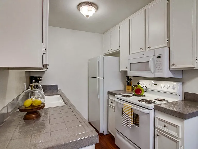 Shasta Lane Apartments — Photo 9