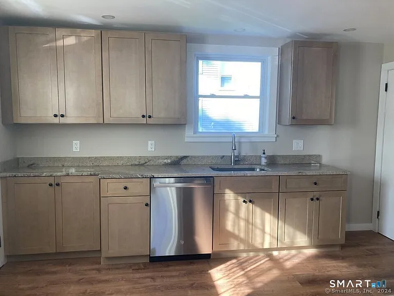 44 S Elm St — Photo 3