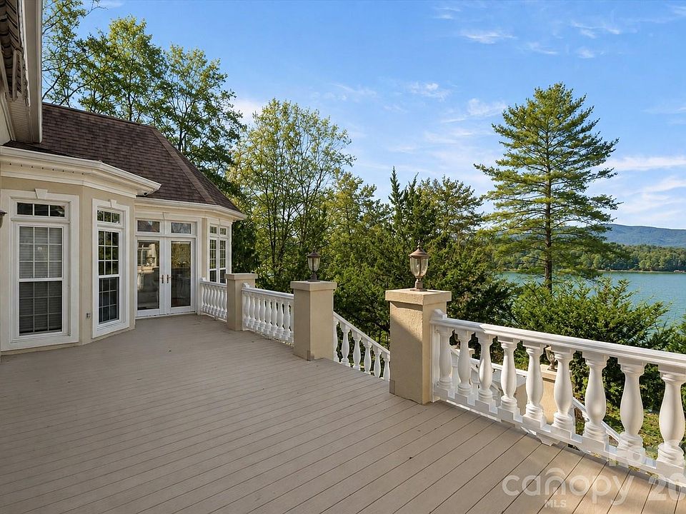 2nd image of 705 Lake Club Dr