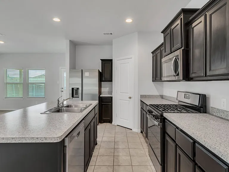 16617 Porterfield Ln — Photo 11