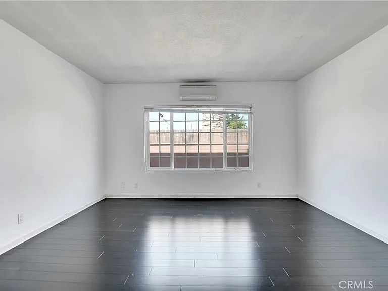 1015 E Walnut Ave — Photo 12