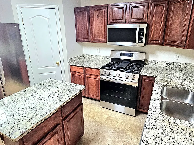 44 Bensmill Ct — Photo 5
