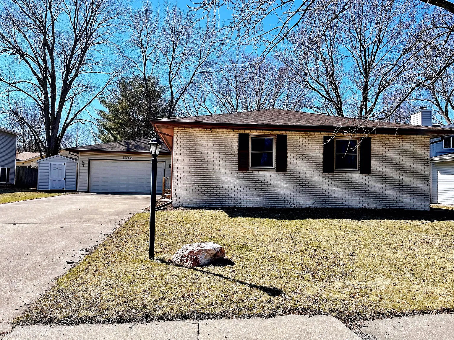 2319 Butternut Ct — Photo 3