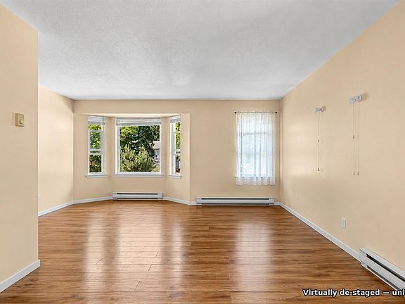 4th image of 1535 Dingwall Rd #18