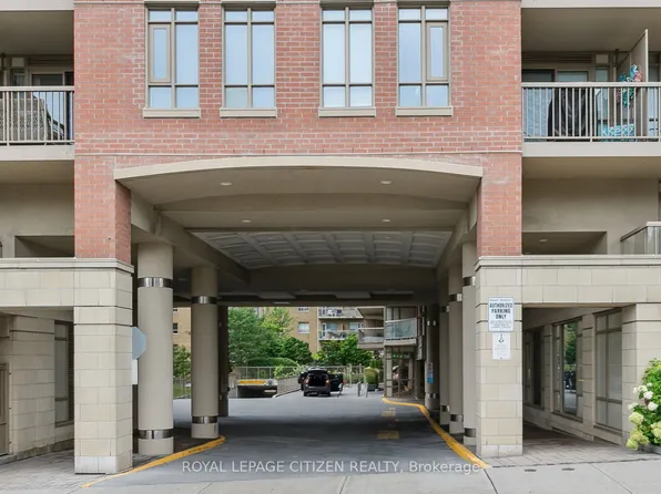 900 Mount Pleasant Rd #121, Toronto, ON M4P 3J9