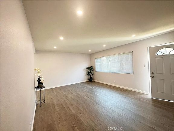 3rd image of 3067 Pacific Ave