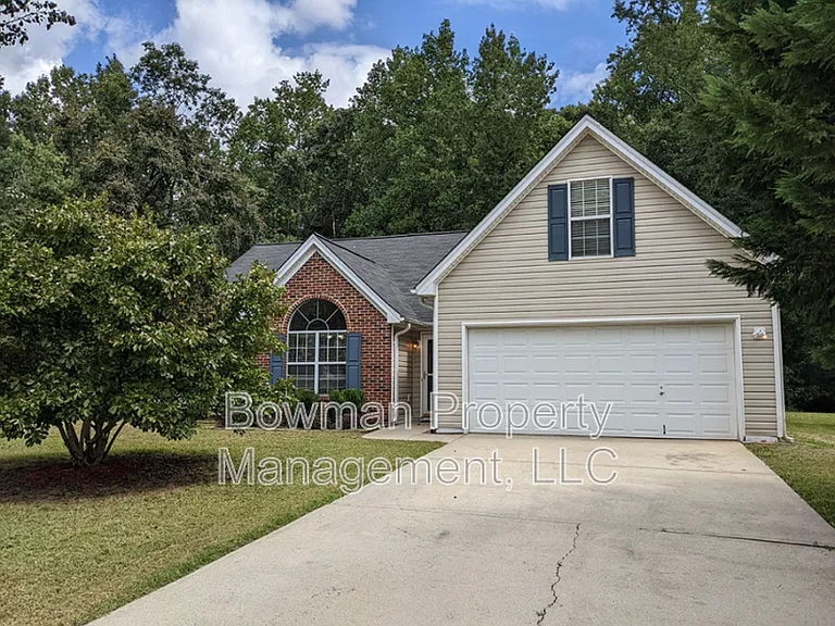 239 Jasmine Trl — Photo 1