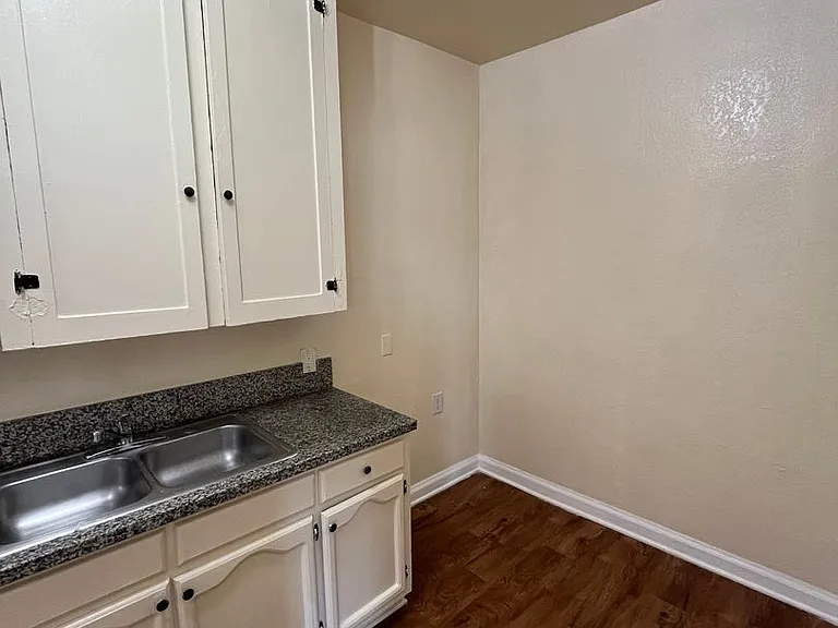 307 Witmer St — Photo 9