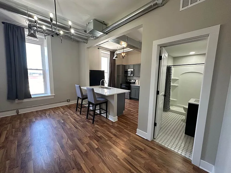 504 1/2 N State St #2 — Photo 2