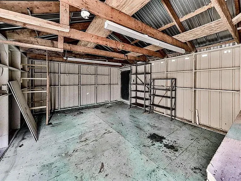 2189 Chartwell Dr — Photo 35