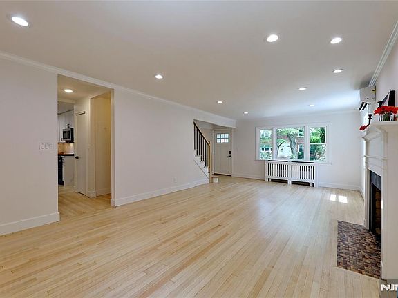 5th image of 151 E Palisade Avenue