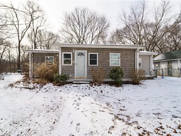 146 Staples Ave, Warwick, RI 02886