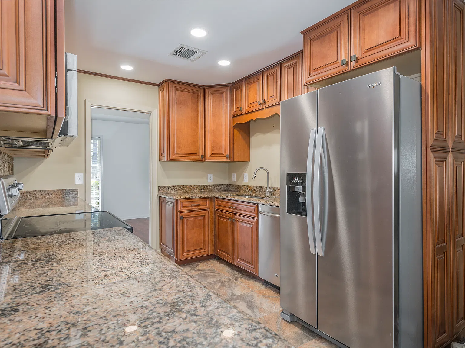 4 bed, 2093 sqft, $3,000 — Photo 4