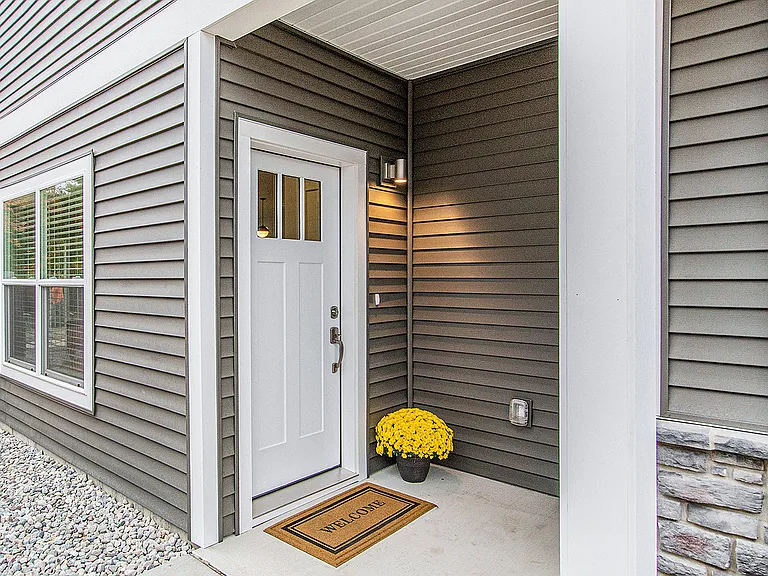 SummitTownhomes_3Bedrooms_ExteriorFrontDoor