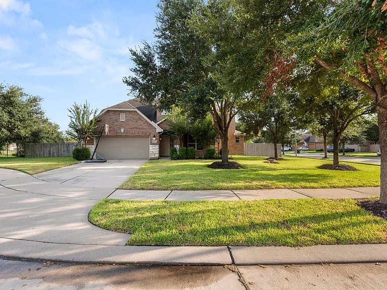 25915 Lockspur Ct — Photo 2
