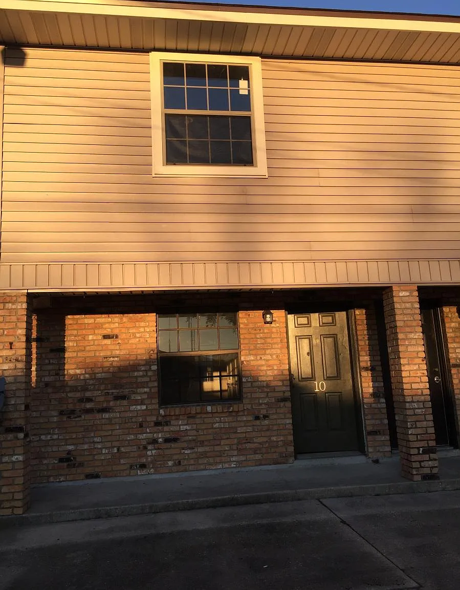 620 Easy Street — Photo 1