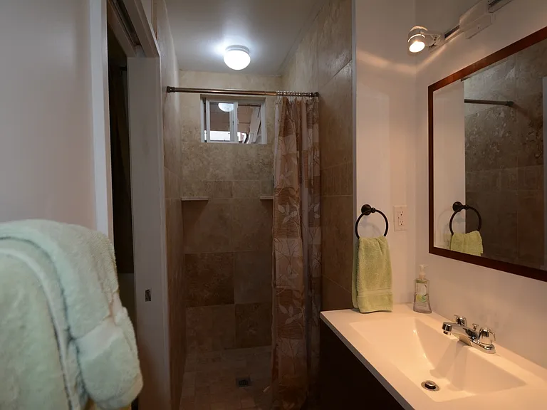 bath in 2nd master