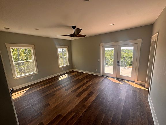 5th image of 732 Loper Ln