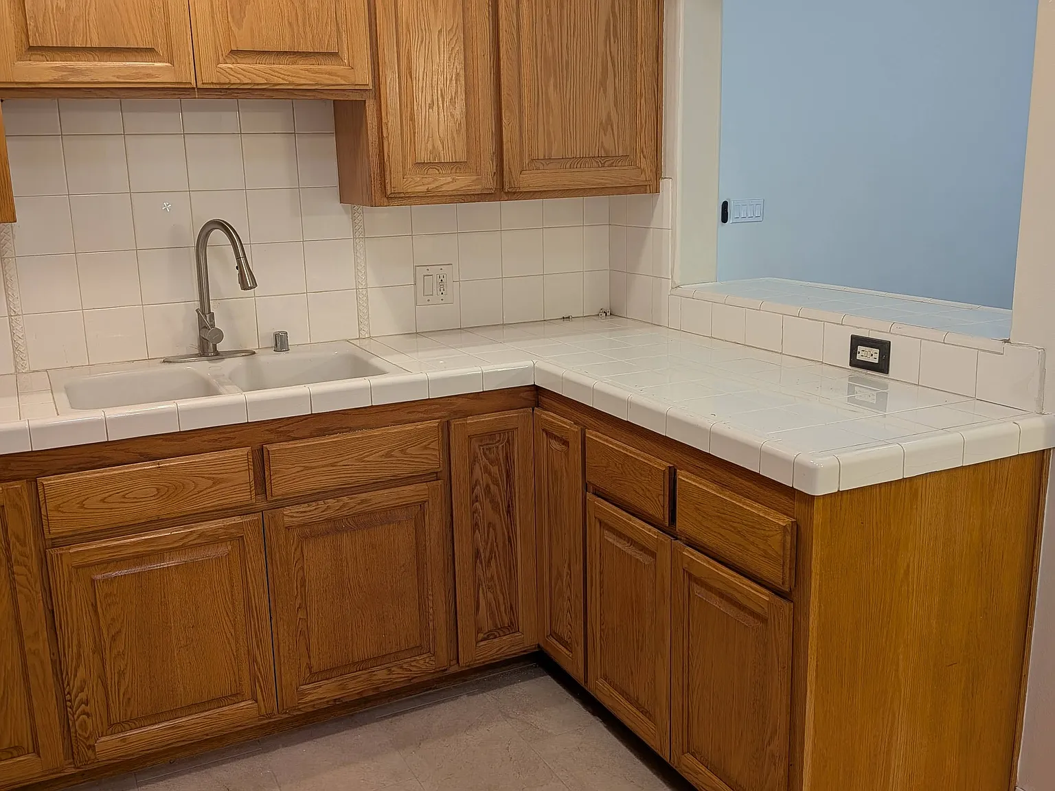 2 bed, 900 sqft, $2,200 — Photo 3