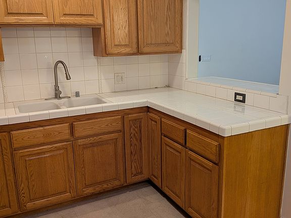 3rd image of 266 Alamitos Ave #1