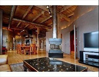 2nd image of 2435 N Sheffield Ave APT 8