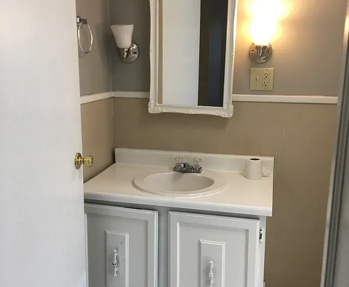 306 Flower Ave E — Photo 13