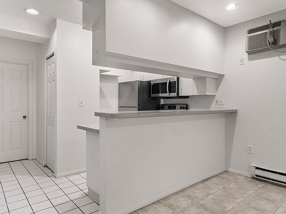 2nd image of 21 Cleveland Pl APT 1