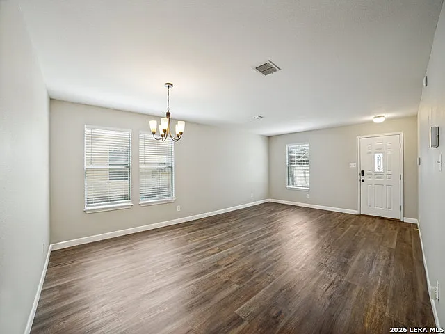 3 bed, 2.5 bath, 2430 sqft, $2,000 — Photo 3