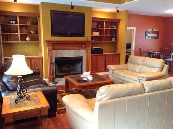 2nd image of 200 W Lakeshore Dr