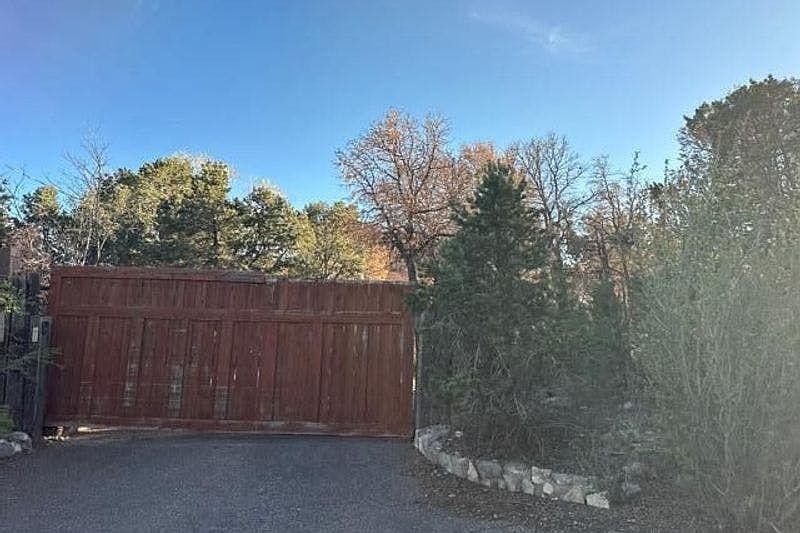 1st image of 15 Tecolote Rd