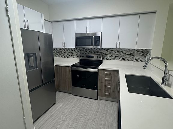 2nd image of 444 NE 39th St #116