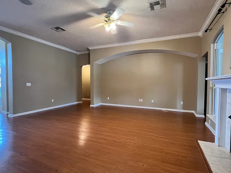 1252 Woodchurch Ln — Photo 11