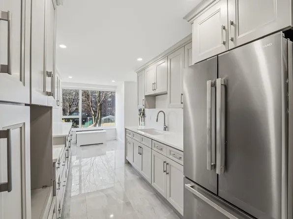 166-25 Powells Cove Boulevard image 12 of 31