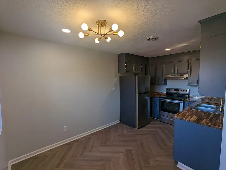 130 Falcon Rd #12 — Photo 3