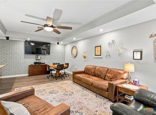 413 Salisbury Ln, Victoria, TX 77904
