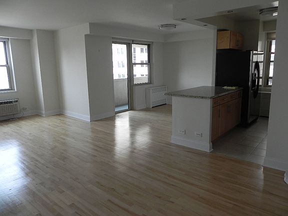 5th image of 310 Greenwich St APT 17K