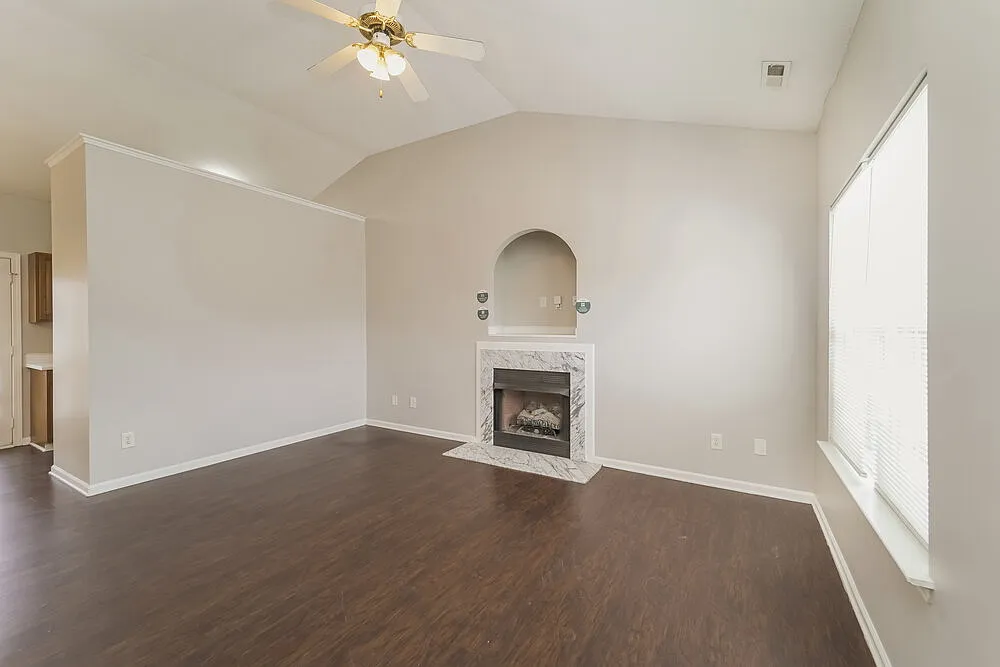 3 bed, 2.0 bath, 1010 sqft, $1,780 — Photo 4