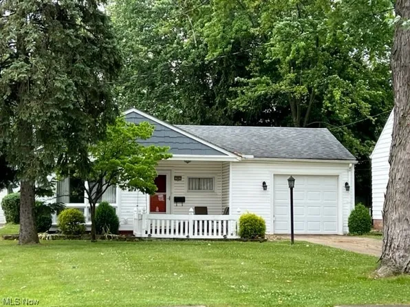 10861 Meadowbrook Dr, Parma Heights, OH 44130