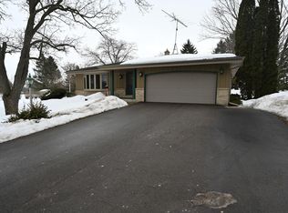 W311S8981 Cherokee Pass, Mukwonago, WI 53149