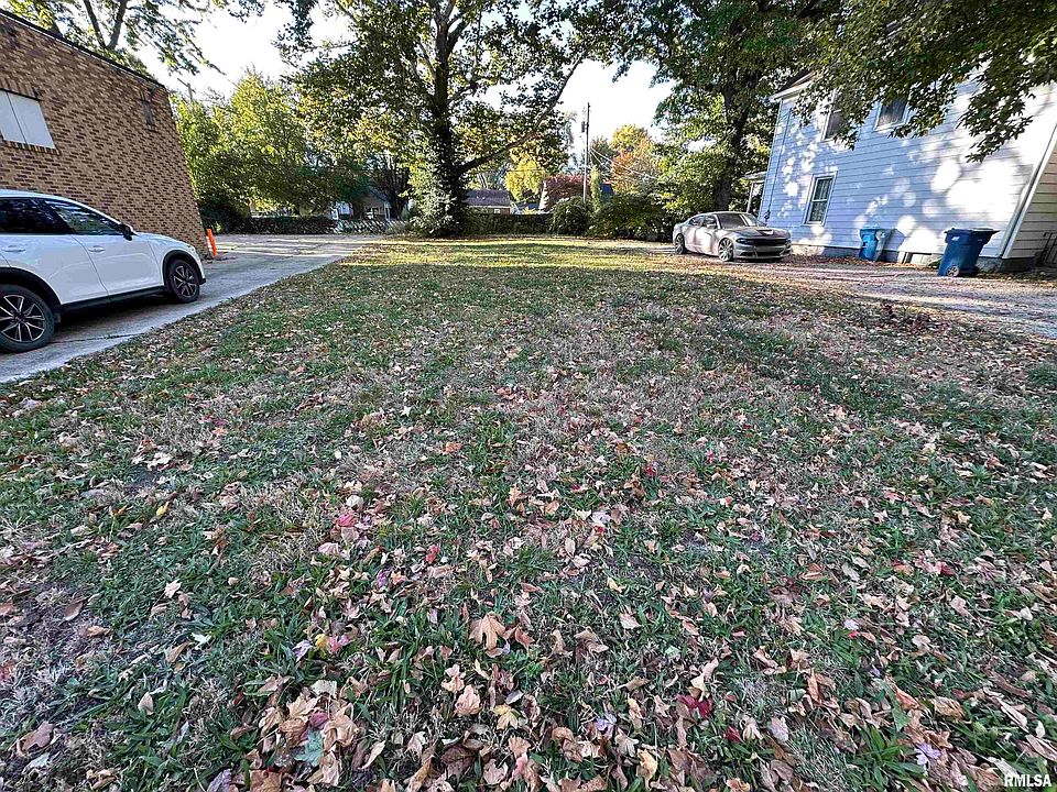 2nd image of 618 W Lawrence Ave
