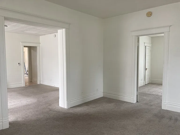 1018 Henry St — Photo 5