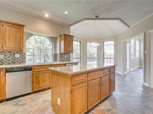 811 Spring Canyon Dr, Irving, TX 75063