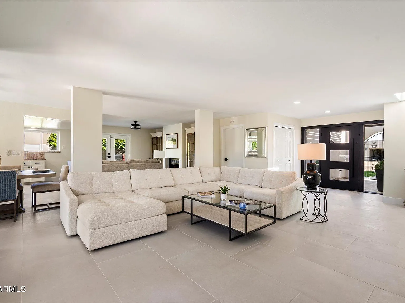 3 bed, 2.0 bath, 2105 sqft, $8,500 — Photo 3